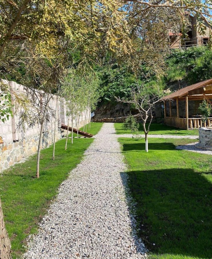 Hovek Guest House Dilijan Eksteriør bilde