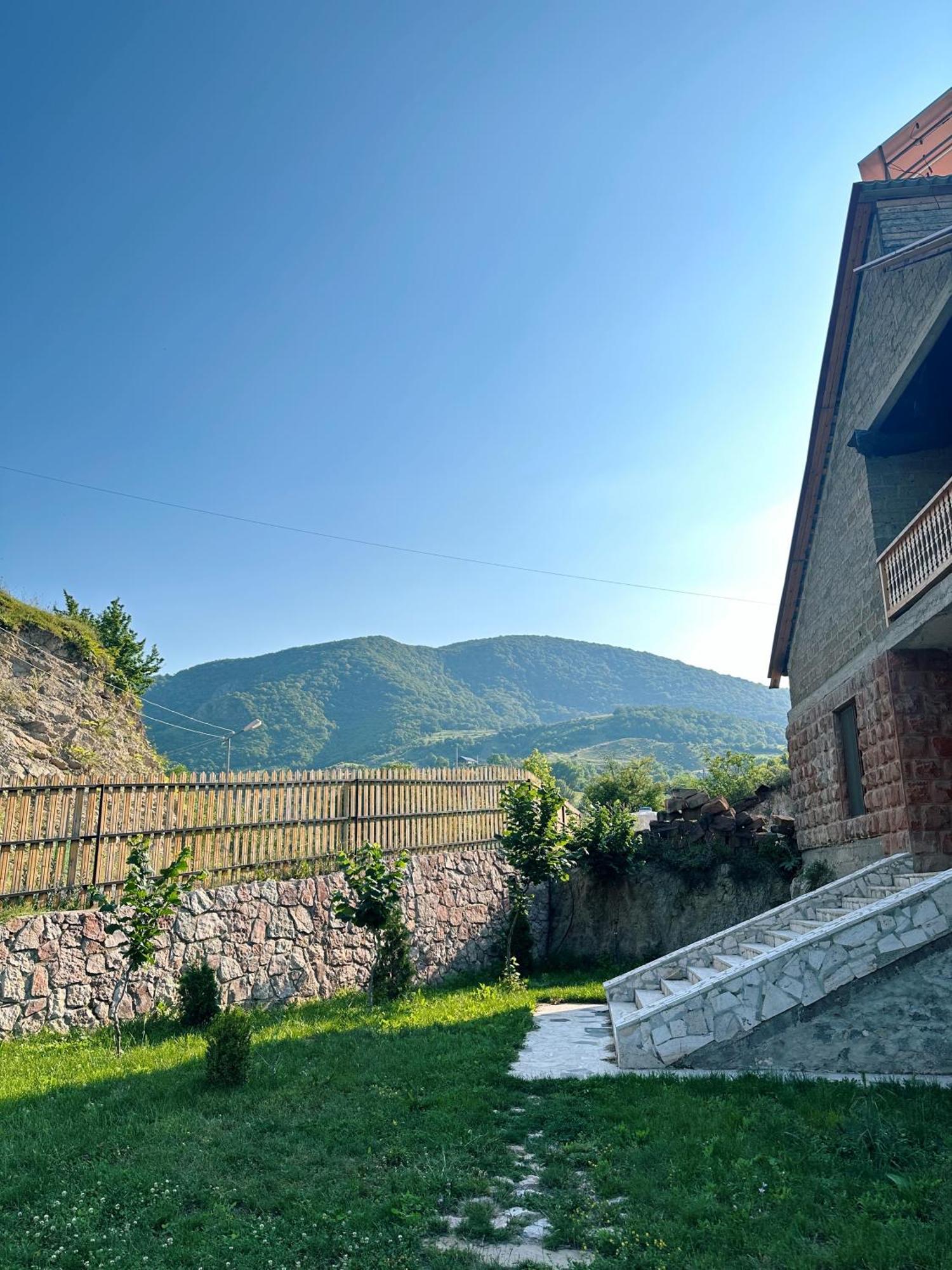 Hovek Guest House Dilijan Eksteriør bilde