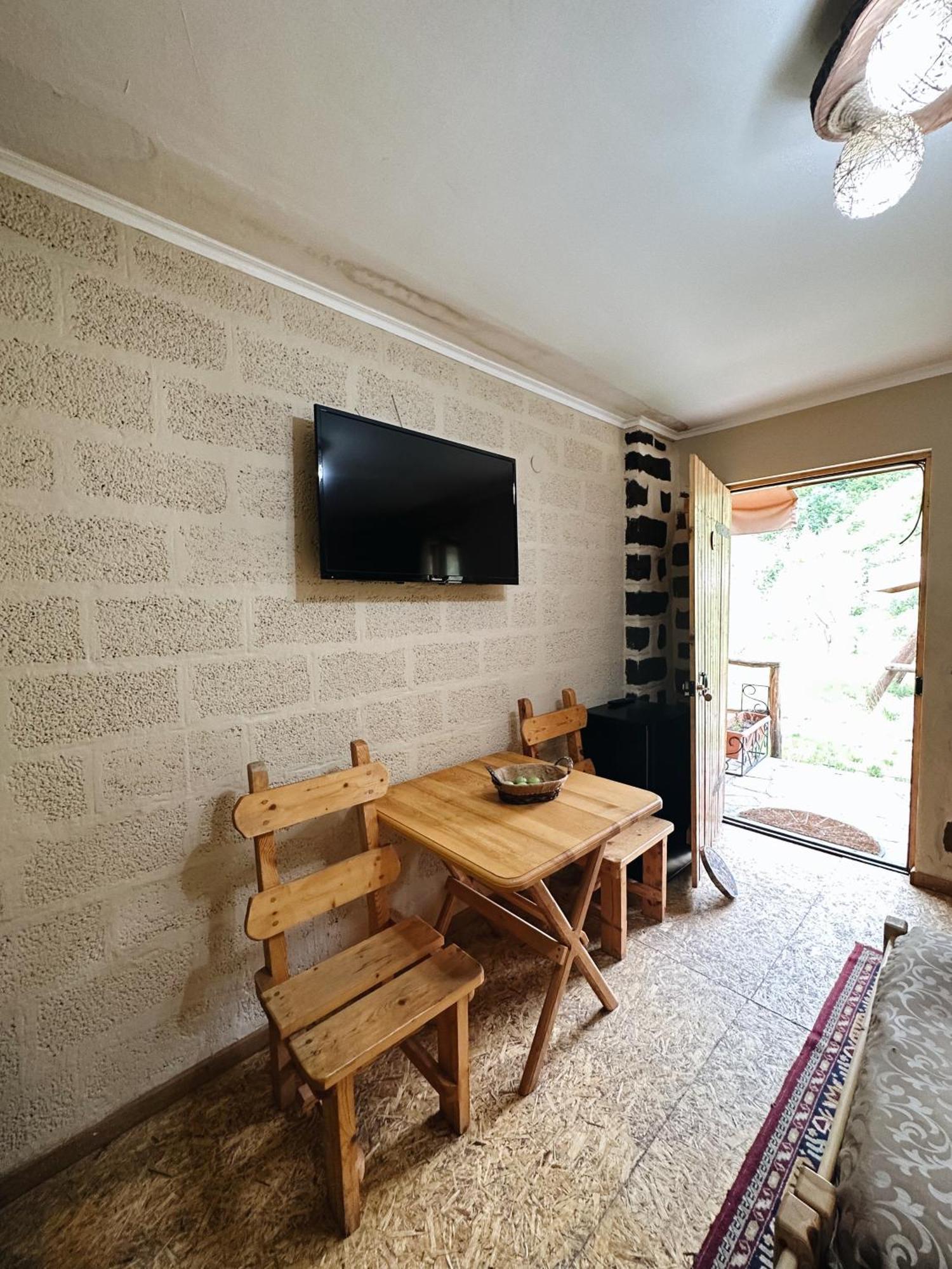 Hovek Guest House Dilijan Eksteriør bilde